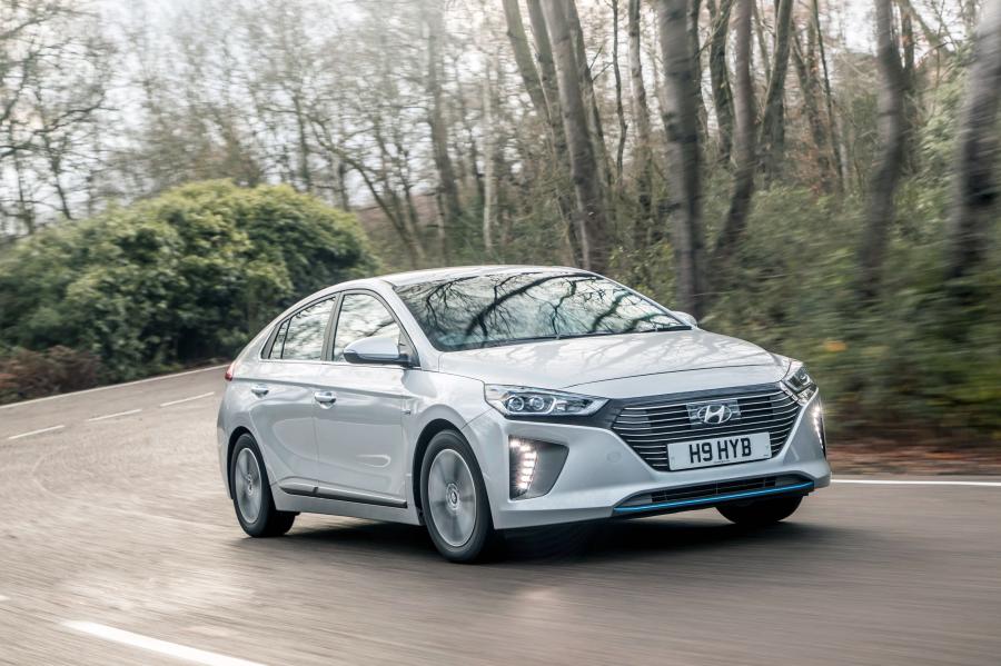  Hyundai IONIQ plug-in hybrid (AE) 2017 года  (UK) (фото 30 из 34)